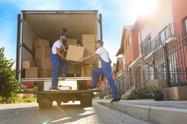 Why Hiring a Professional Moving Company in Dubai
